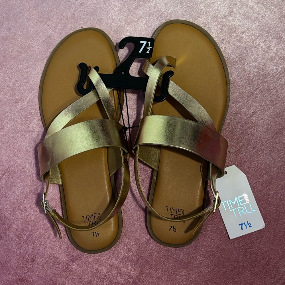 BRAND NEW! Time and Tru Women's Metallic Gold Sandals💛 perfect for summer!